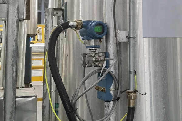 Bracket mounted Remote DP Level Transmitter for Tank Level Measurement