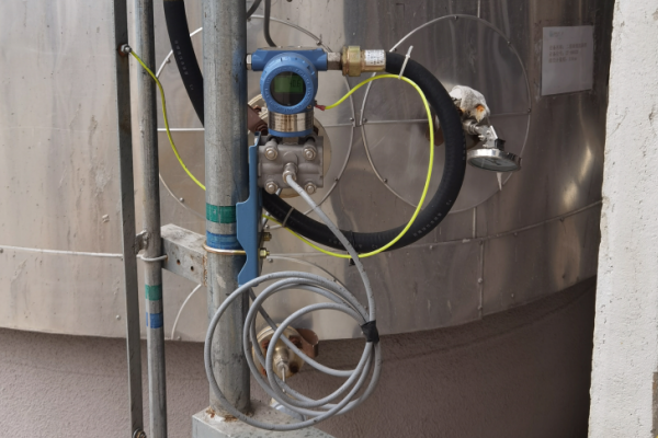 Differential Pressure Transmitter Utilize Remote Capillary Flange Connection on Tank Level Measurement