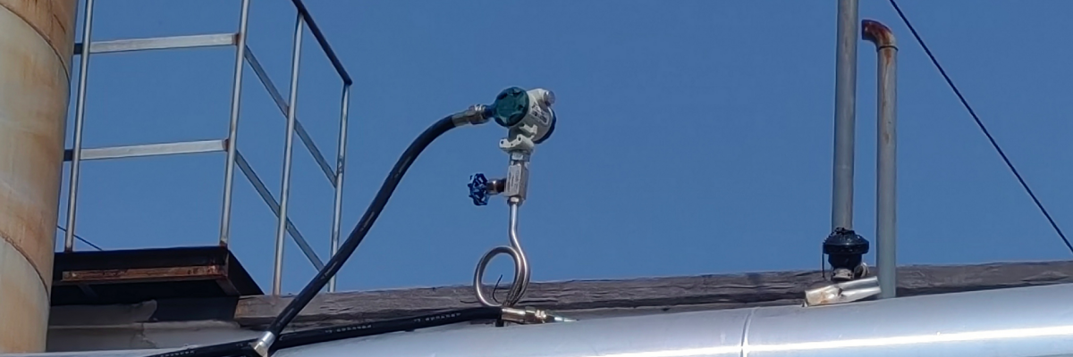 Pressure Transmitter with 2-valve Manifold and Syphon Tube for High Temperature Applications